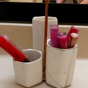 Make up holder